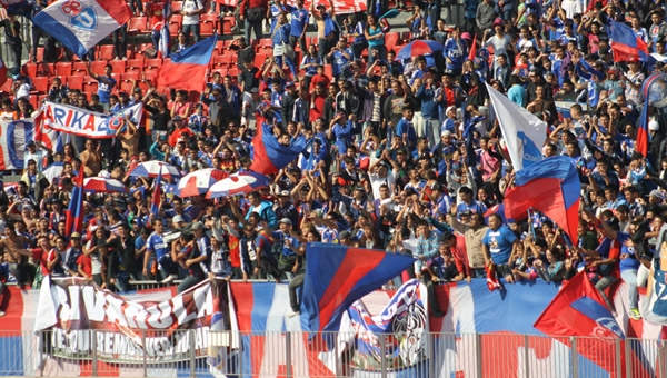 Fotos: Multitudinario banderazo protagonizaron hinchas azules en la previa del Superclásico