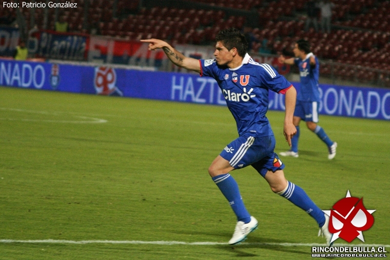 Castro será titular y será uno de los encargados de buscar el gol por los azules Foto: Patricio González
