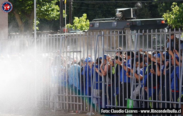 [Video/Fotos] Hinchas azules sufrieron con la mala organización