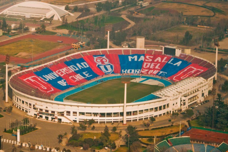 Jornada de arreglos Bandera Gigante U. de Chile