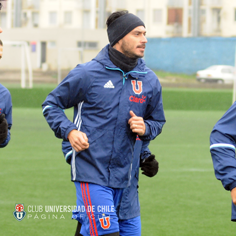 el delantero podría compartir camarín con otrs tres bicampeones de América, en una contratación que no estaría en los planes de nadie. Foto: www.udechile.cl