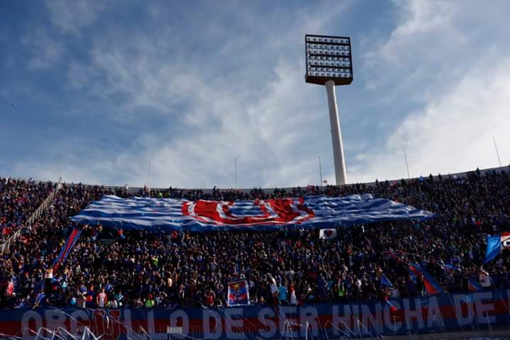 El amplio apoyo de los hinchas Azules el sábado pasado quiere ser repetido este Clásico Universitario. Foto: Claudio Cáceres
