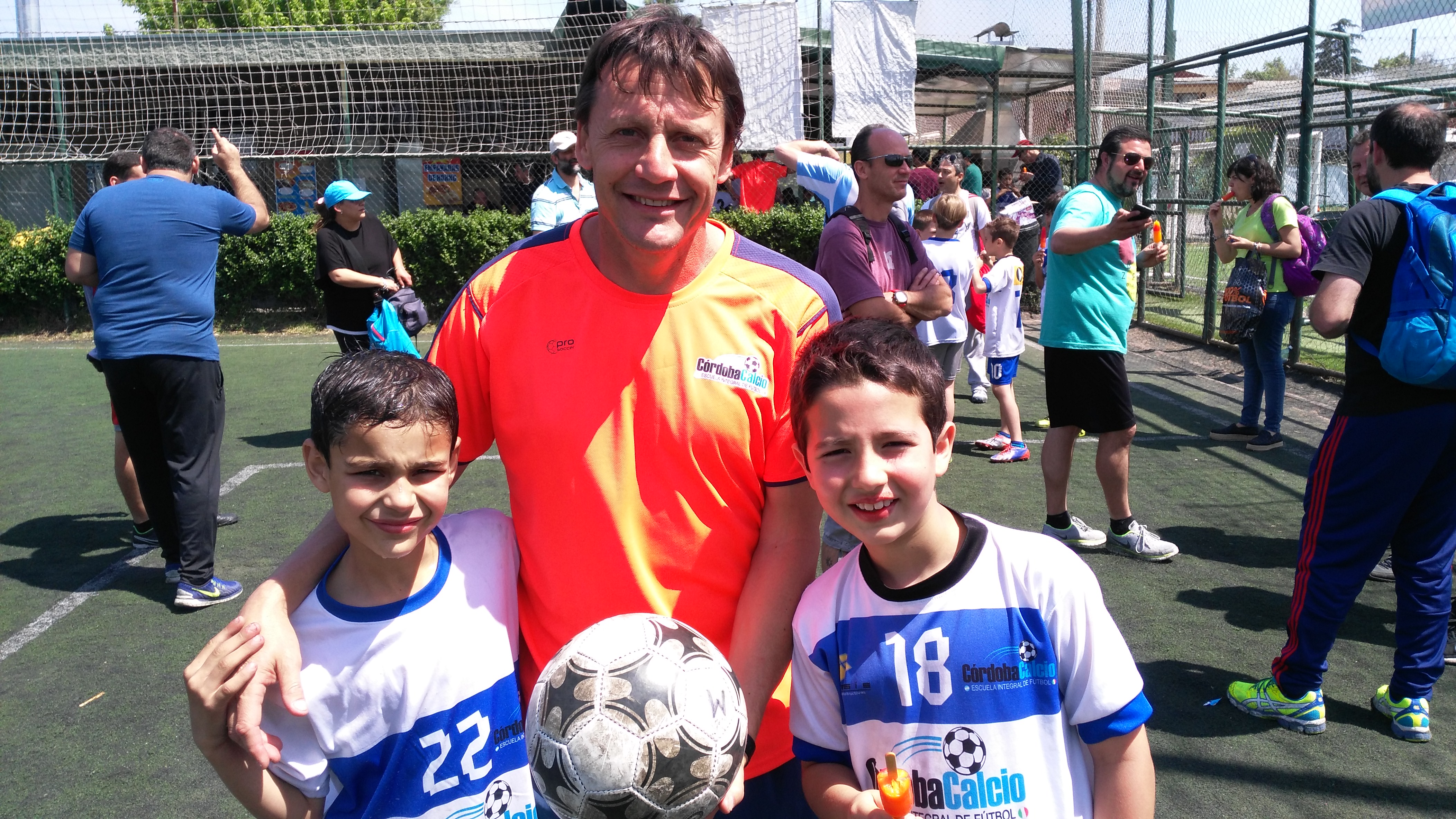 El ex goleador azul actualmente es formador de pequeños talentos y está a cargo de una escuela de fútbol en Córdoba , Argentina. Foto: Marco Valdovinos