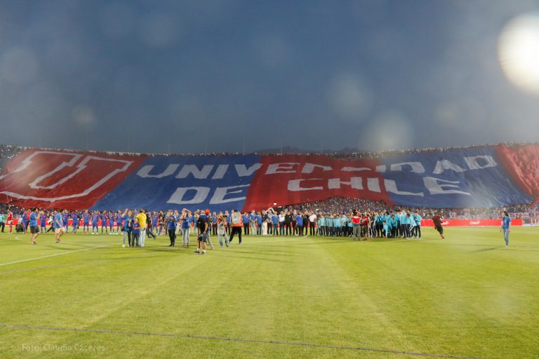 Revisa el emotivo video de La Bandera Gigante Universidad de Chile