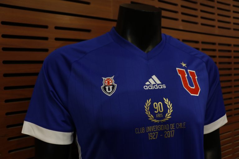 Los 90 años comienzan con camiseta conmemorativa