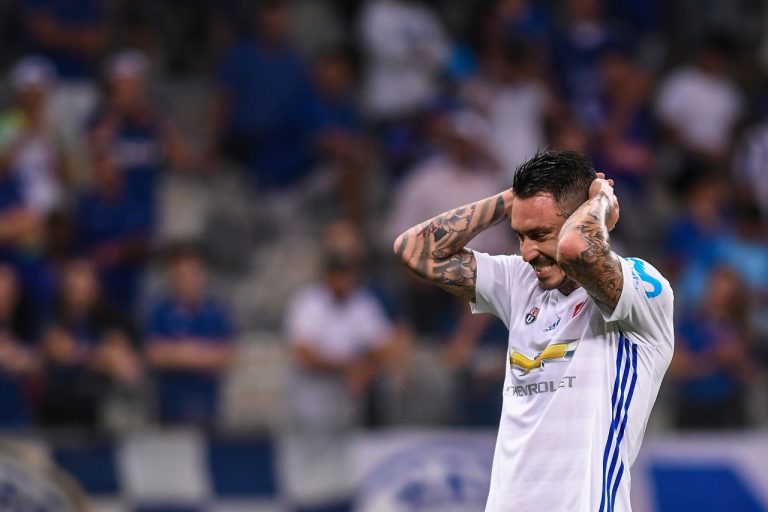 Pinilla responde a especulaciones por su salida ante Cruzeiro