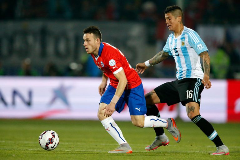 Ángelo Henríquez volvería a jugar Chile sólo a la U